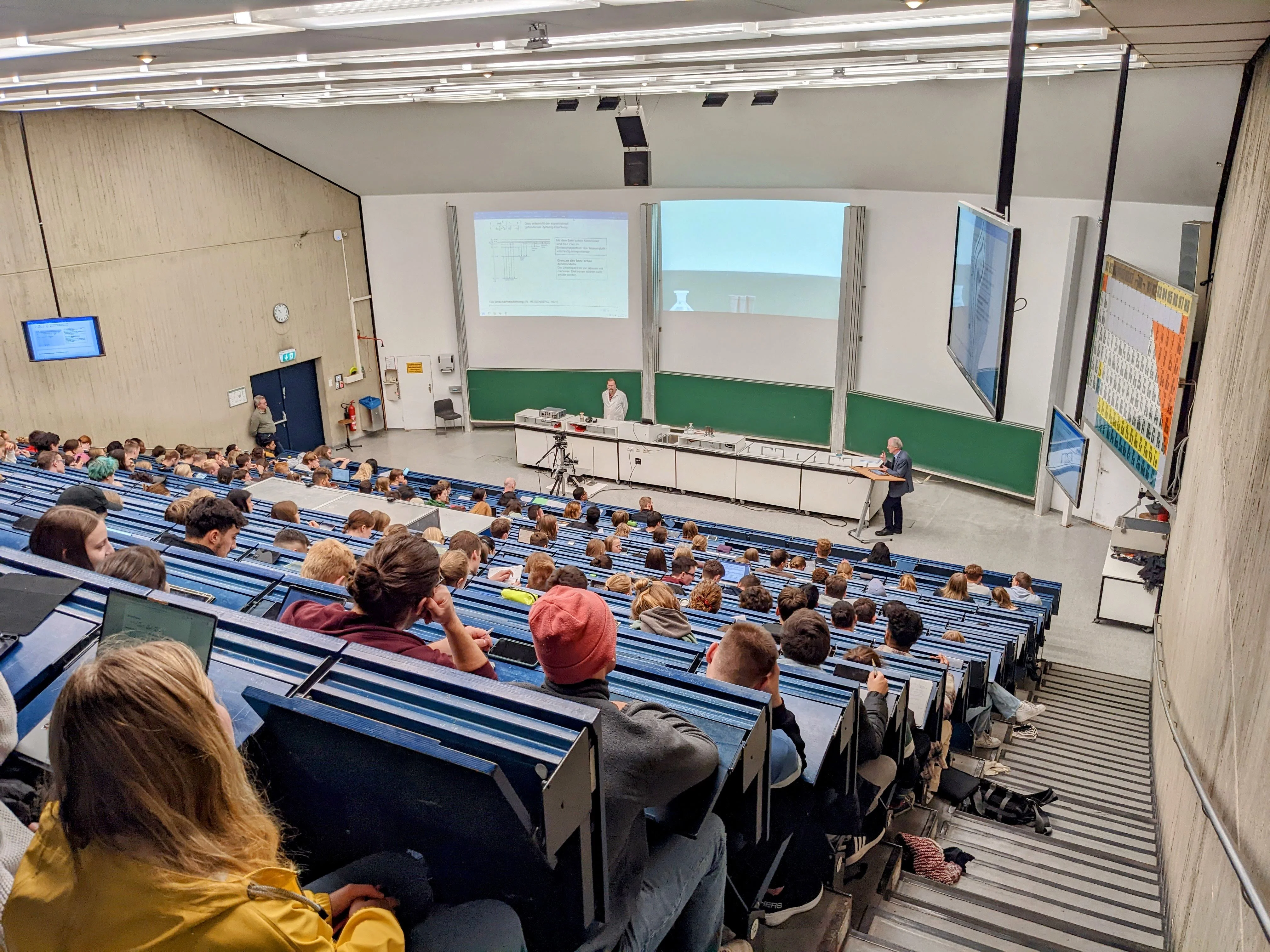Hörsaal-Chemische-Institute-rechts
